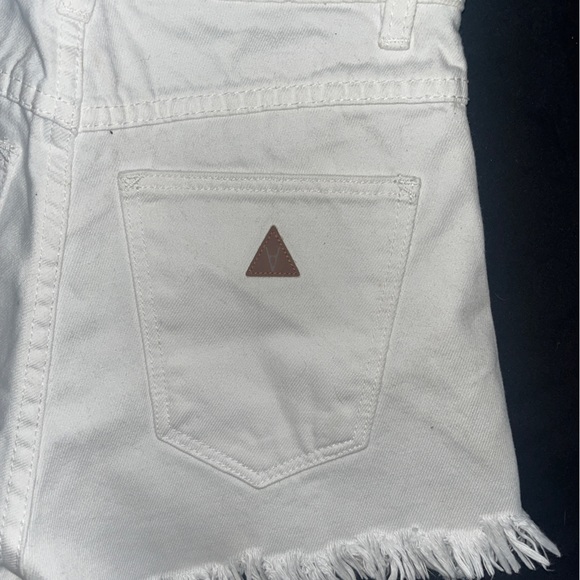 Abrand - white high relaxed short - size 6 / 24 - Picture 2 of 6